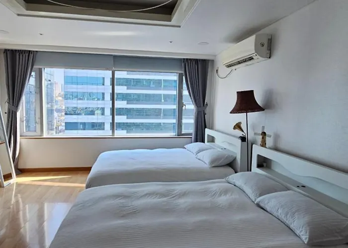 Hongdae Guesthouse3 1Min From Hongik Uni Station Exit #1