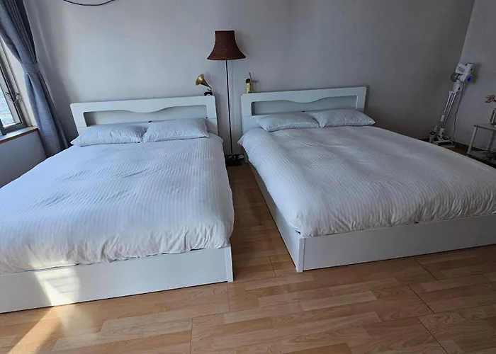 Hongdae Guesthouse3 1Min From Hongik Uni Station Exit #1