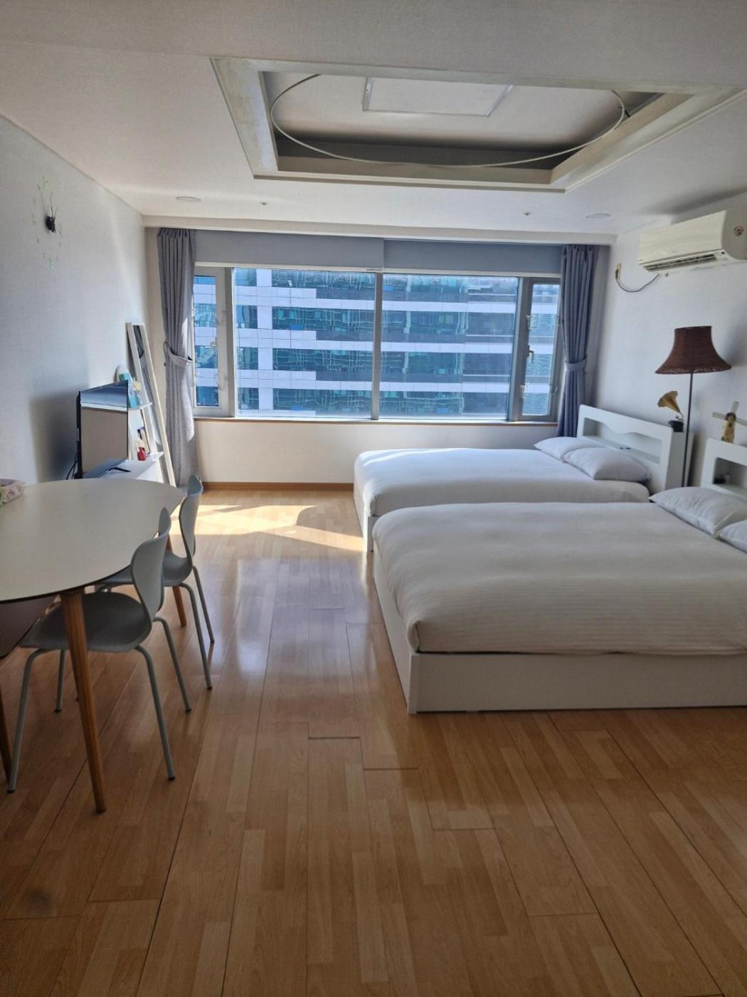 Hongdae Guesthouse3 1min From Hongik Uni Station Exit #1 Apartment