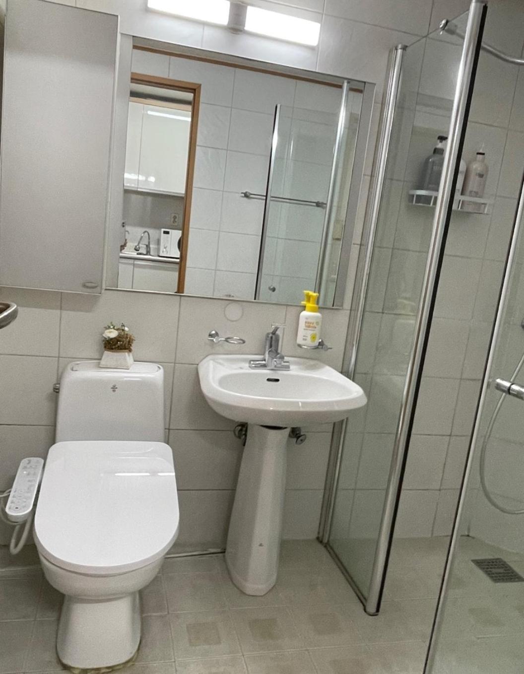 Hongdae Guesthouse3 1min From Hongik Uni Station Exit #1 公寓 首爾