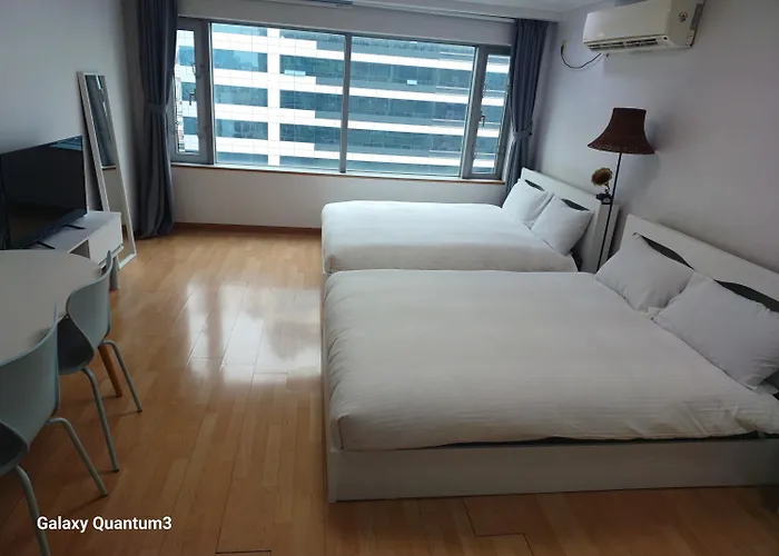 Hongdae Guesthouse3 1Min From Hongik Uni Station Exit #1