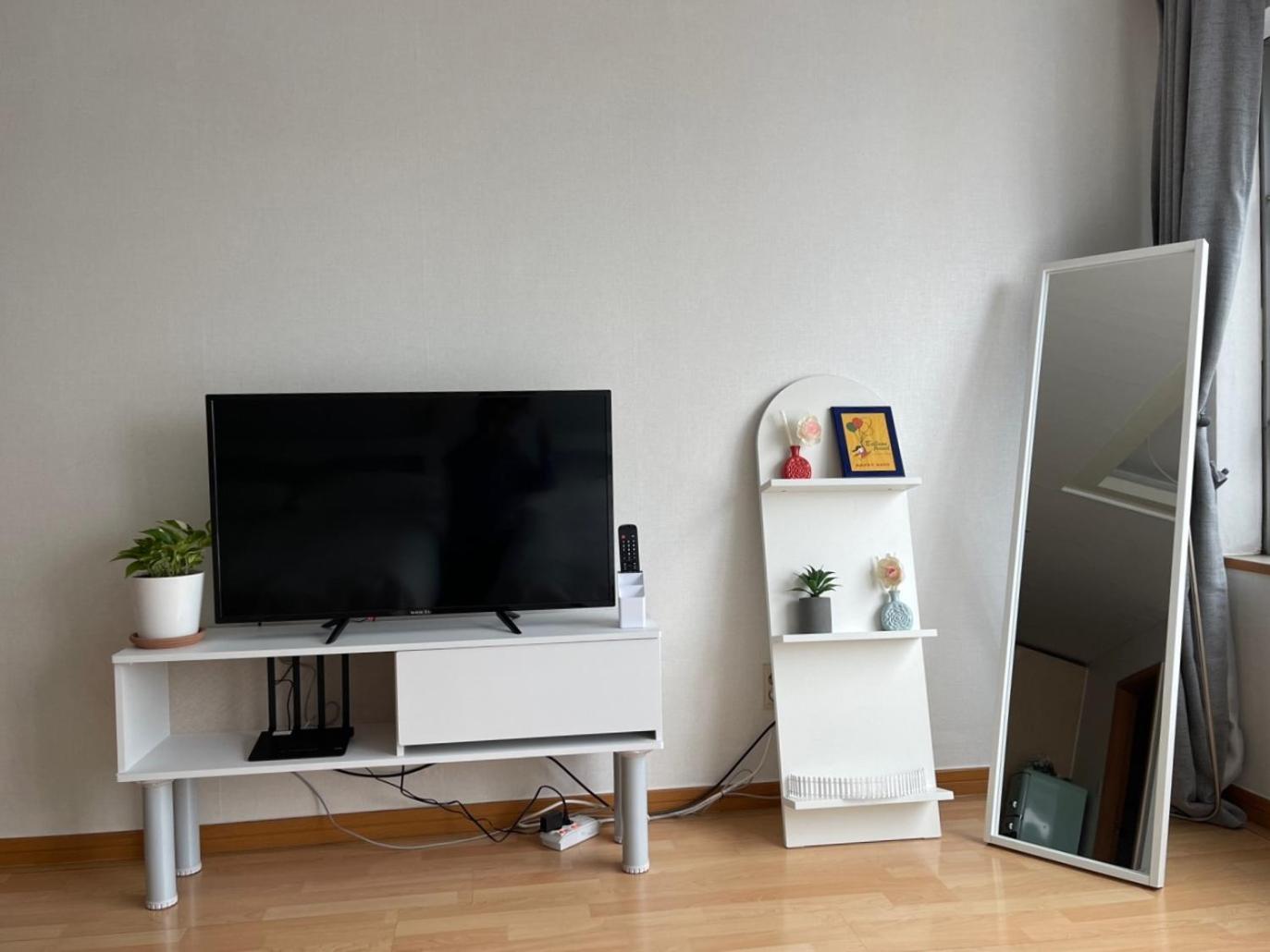 Apartment Hongdae Guesthouse3 1min From Hongik Uni Station Exit #1 *